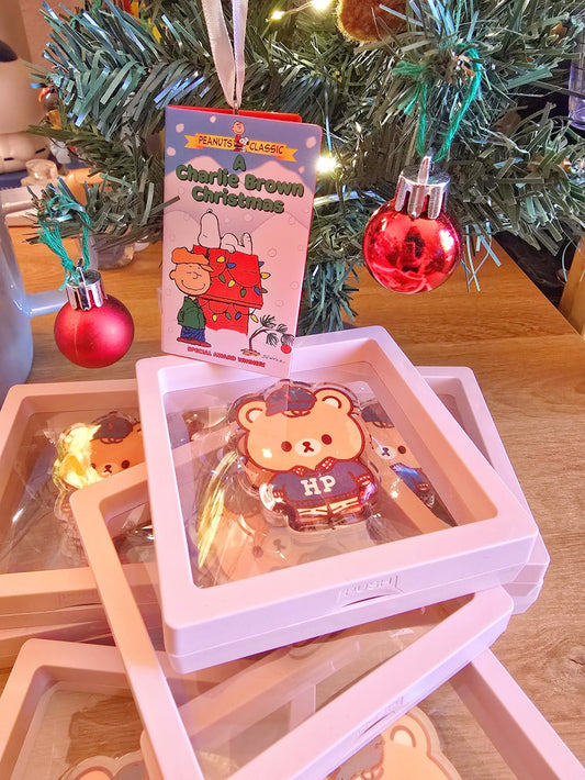 Vintage Toffee dressed in 90s fashion binder clip